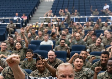 LESSONS THROUGH LAUGHTER: COMEDIAN STEVE VERRET BREATHES A LITTLE LIFE INTO SAFETY / 笑いを通した学び ー 米コメディアン、交通安全啓発に一役買う