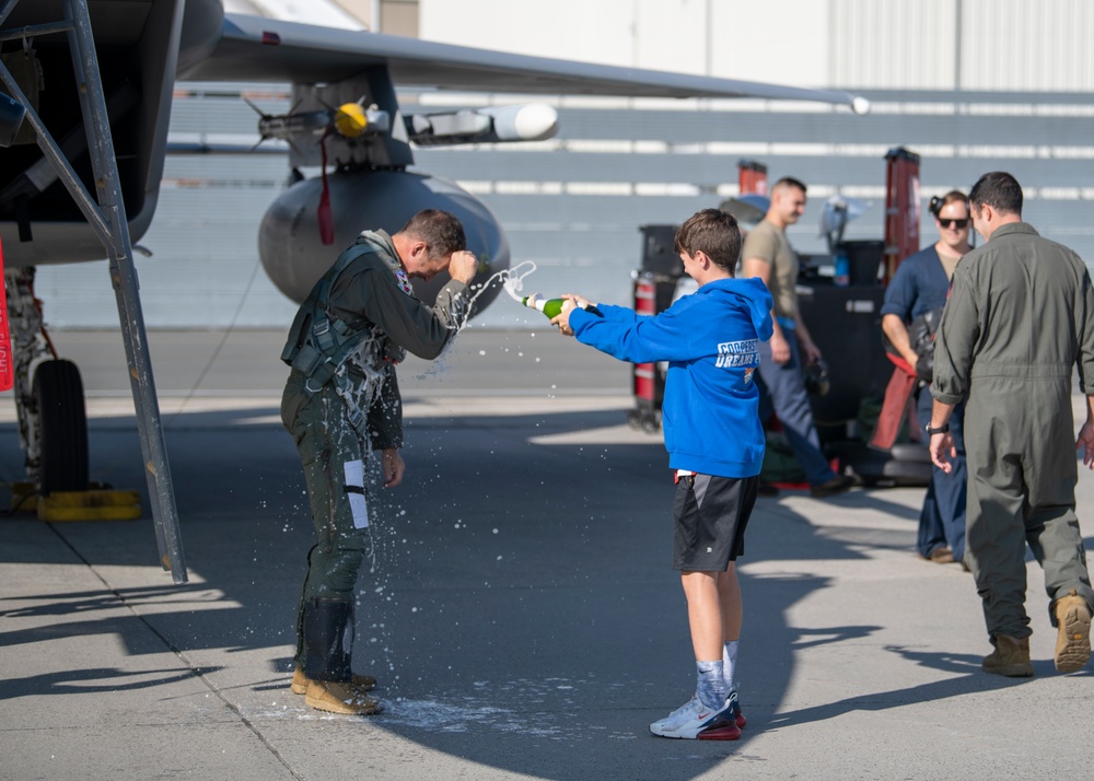 104FW commander reaches 3000 flying hours in F-15