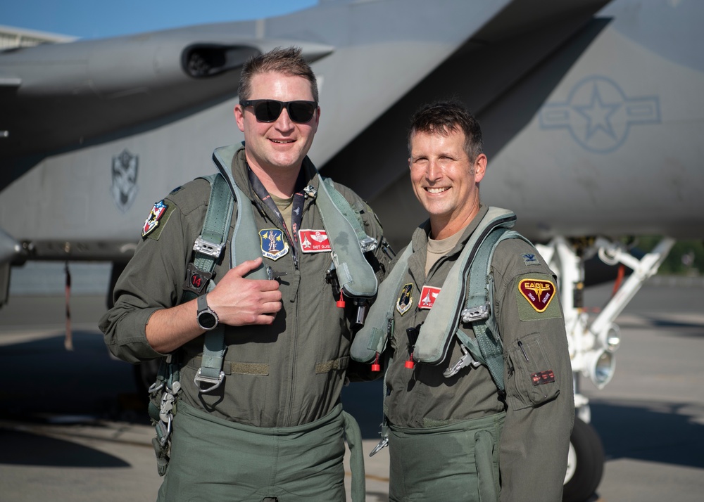 104FW commander reaches 3000 flying hours in F-15