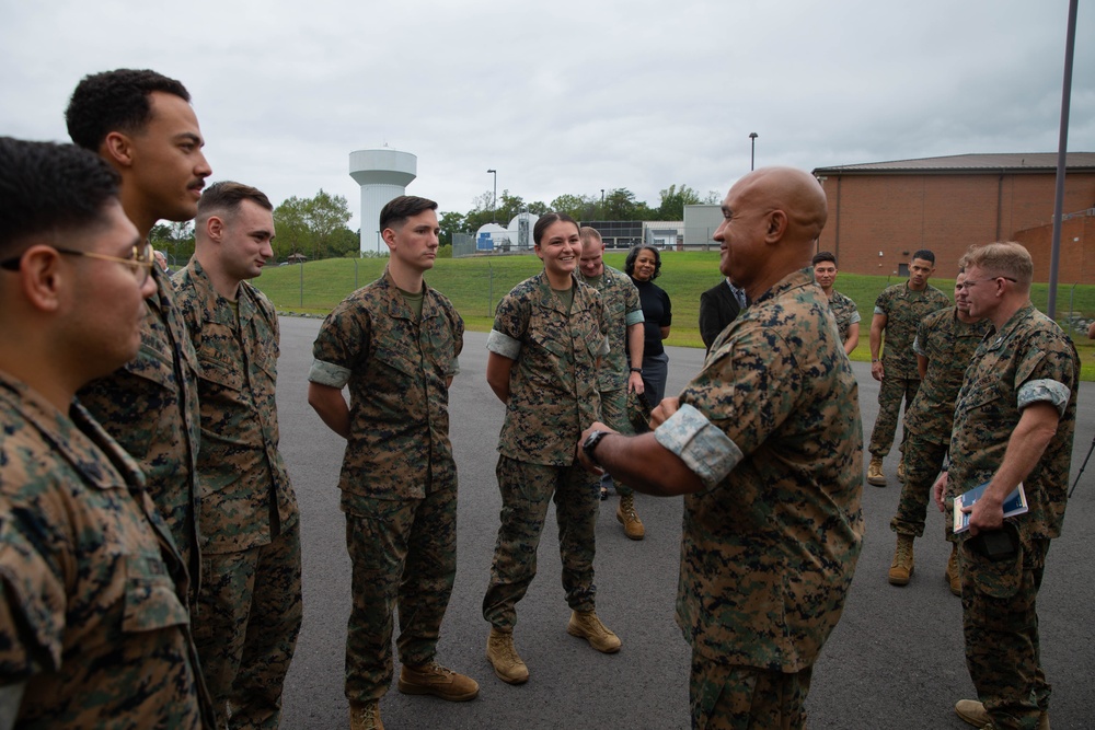 Lt. Gen. Brian W. Cavanaugh Visits MCIOC