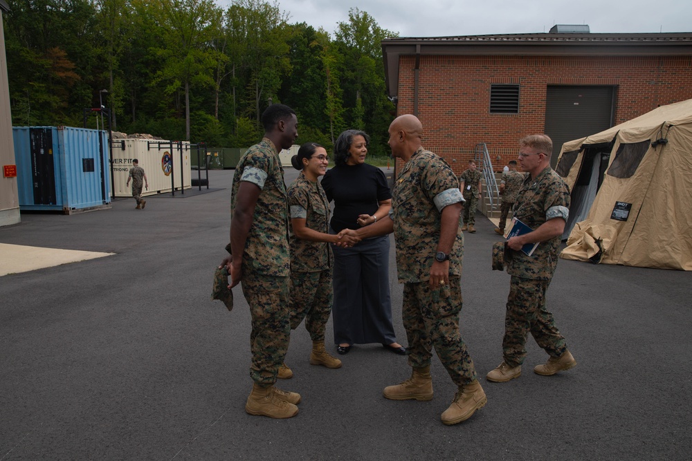 Lt. Gen. Brian W. Cavanaugh Visits MCIOC