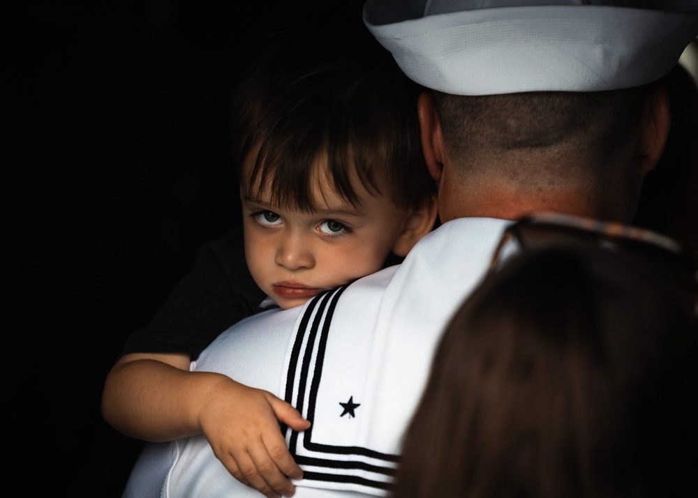 USS CARNEY (DDG 64) DEPARTS FOR DEPLOYMENT