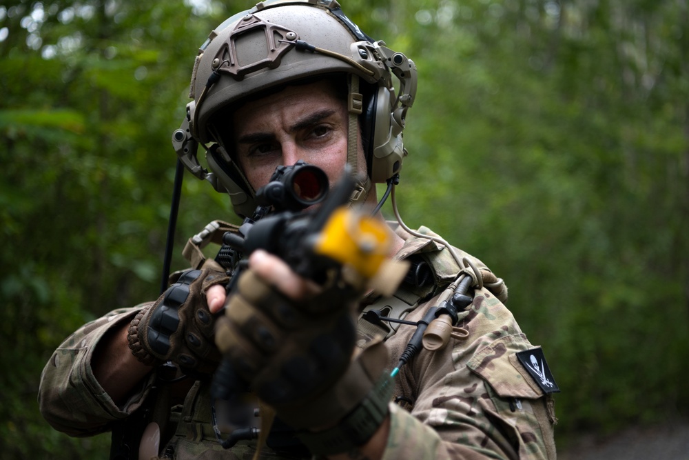 156th SOS and 123rd CRG Air Base Ground Defense training