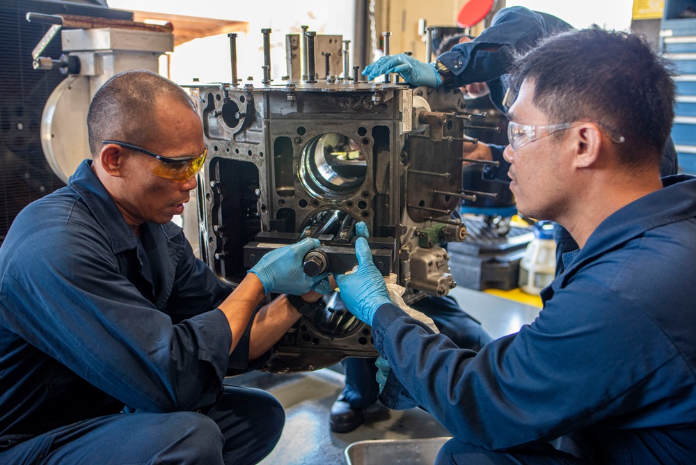 Philippine Partner Nation Students Break Down Diesel Engines at NAVSCIATTS