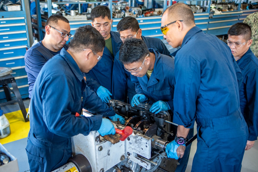 Philippine Partner Nation Students Break Down Diesel Engines at NAVSCIATTS