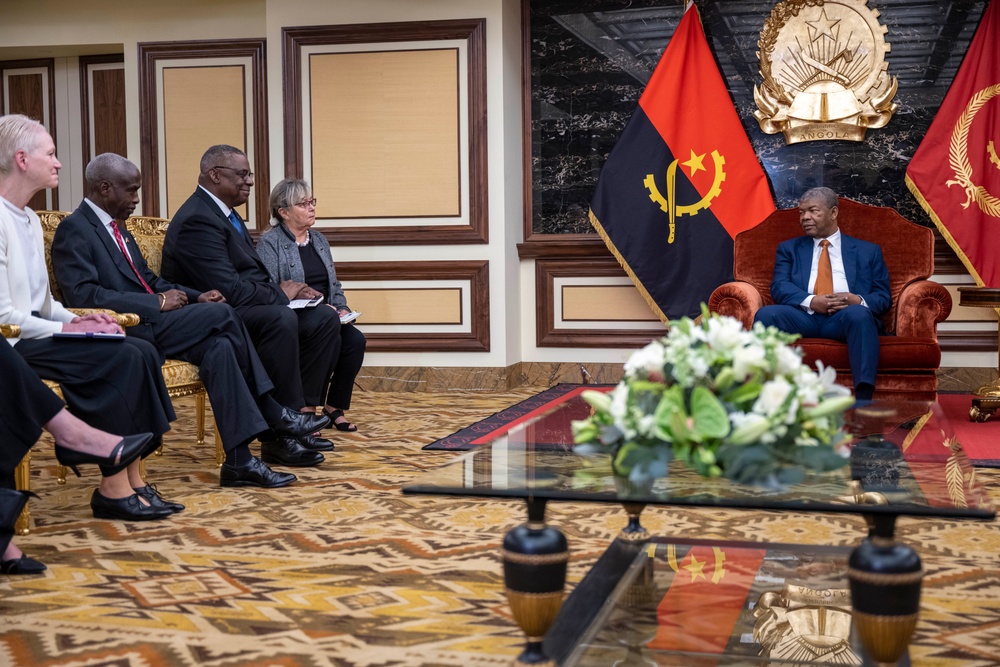 SD Meets with Angola President, Minister of State and Head of the Military House of the President