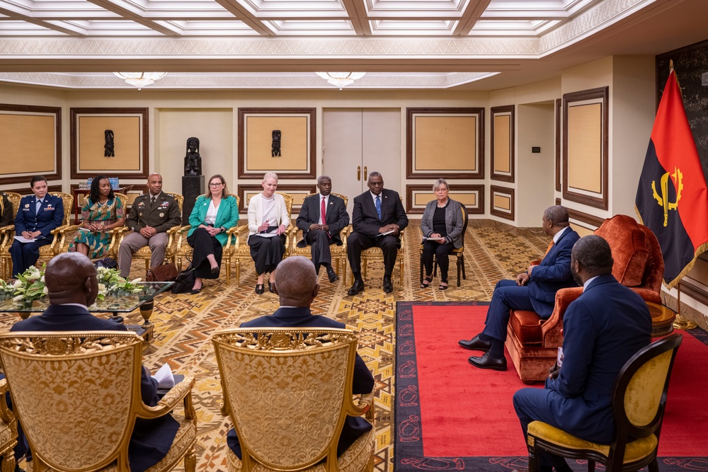 SD Meets with Angola President, Minister of State and Head of the Military House of the President