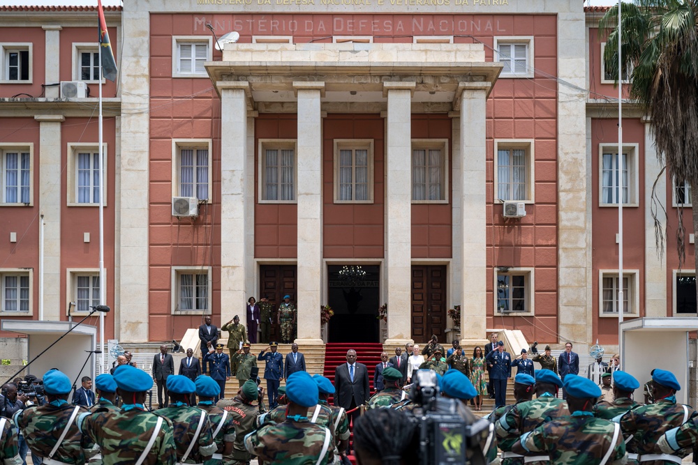 SD Meets with Angola President, Minister of State and Head of the Military House of the President