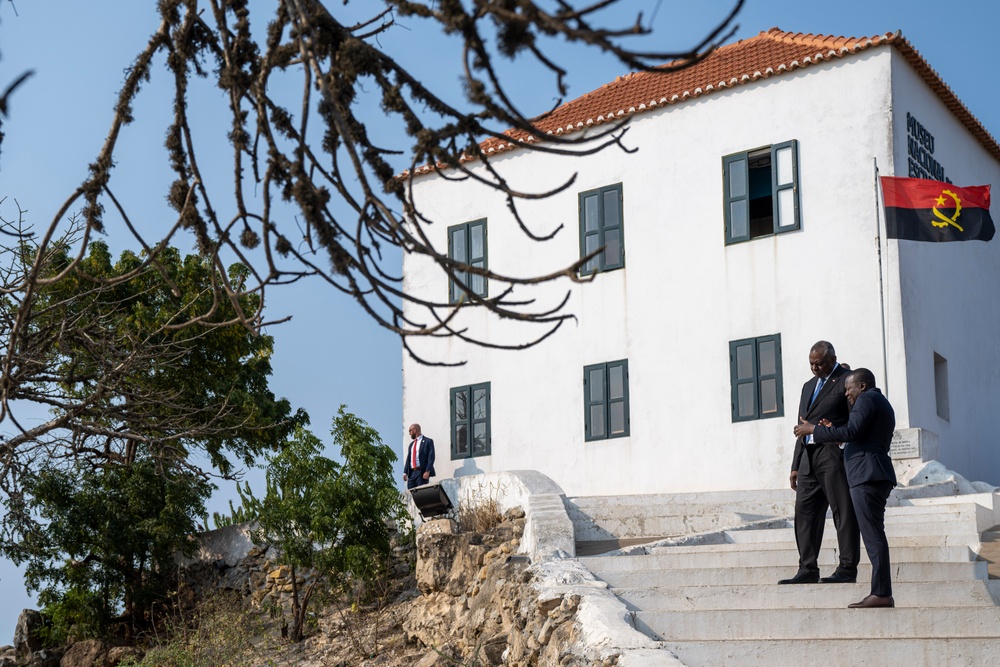 SD Meets with Angola President, Minister of State and Head of the Military House of the President