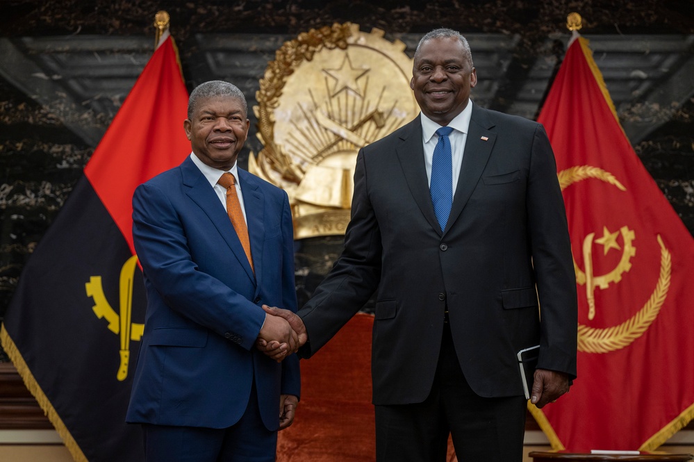 SD Meets with Angola President, Minister of State and Head of the Military House of the President