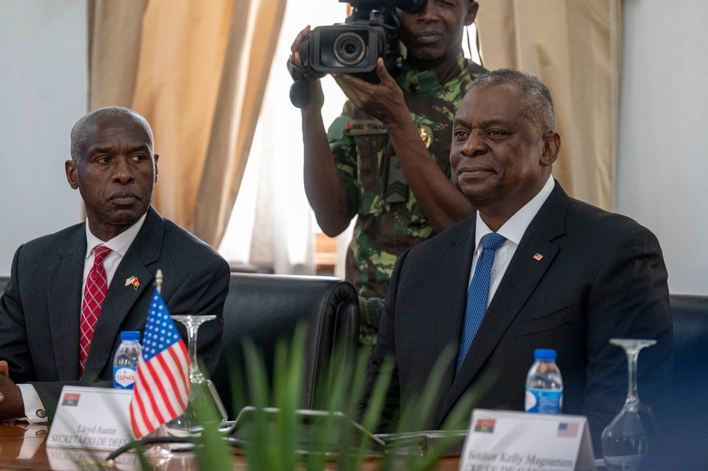 SD Meets with Angola President, Minister of State and Head of the Military House of the President