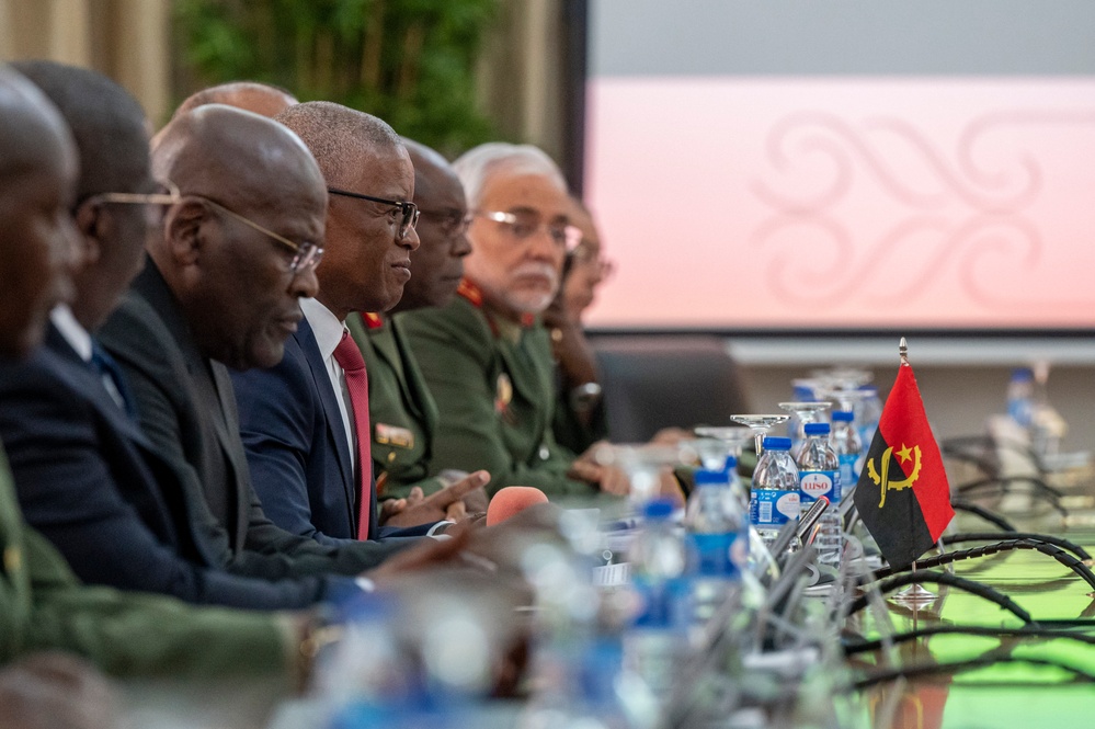 SD Meets with Angola President, Minister of State and Head of the Military House of the President