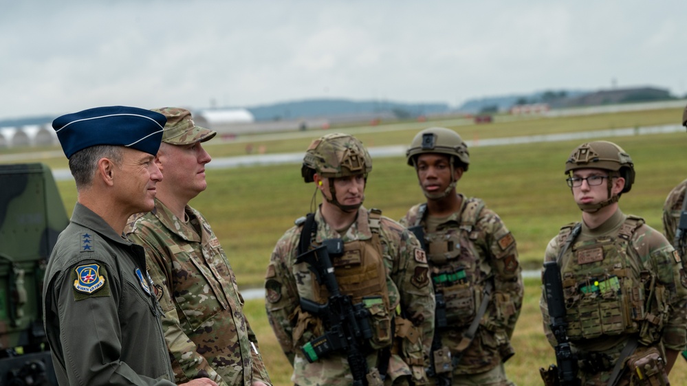 7th AF leadership engages the Pack