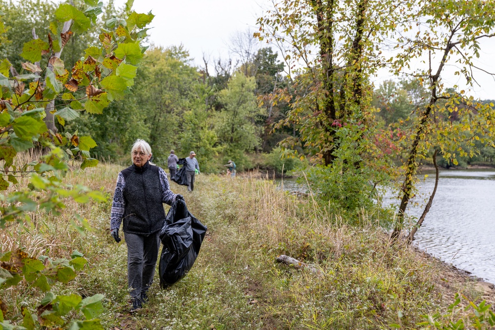 Volunteers bridge generations through conservation during National Public Lands Day