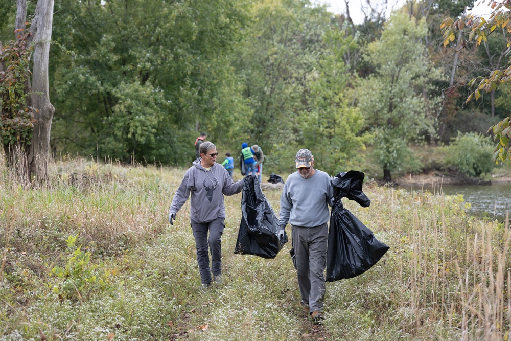 Volunteers bridge generations through conservation during National Public Lands Day