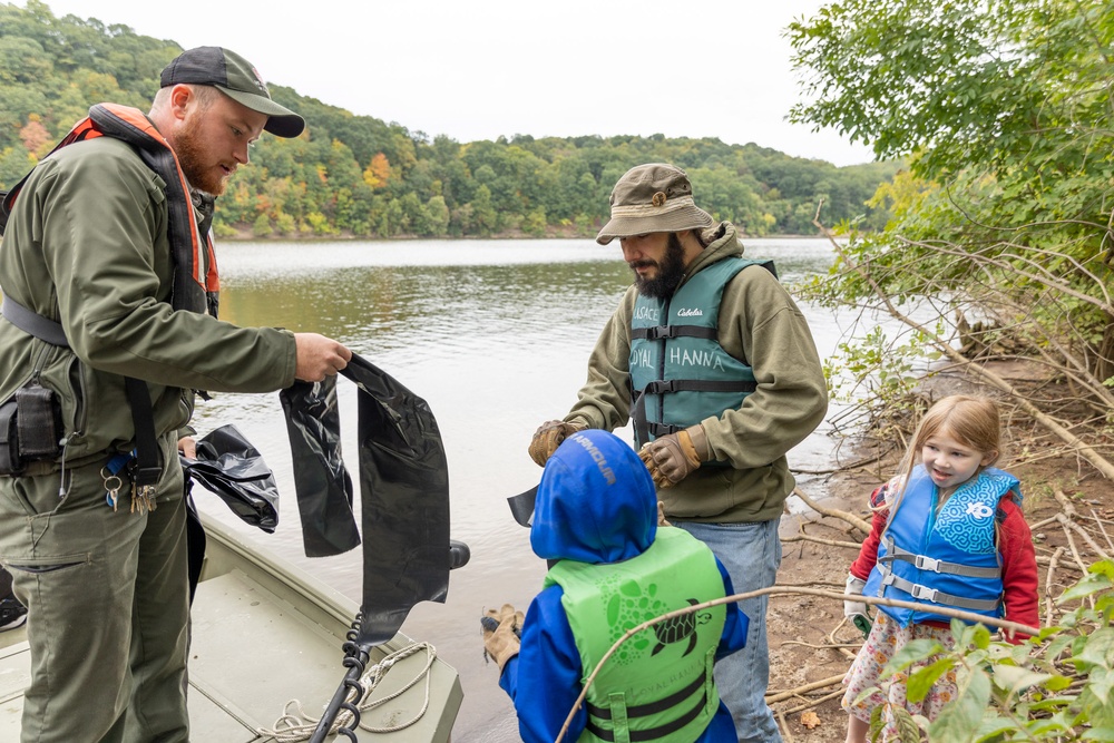 Volunteers bridge generations through conservation during National Public Lands Day