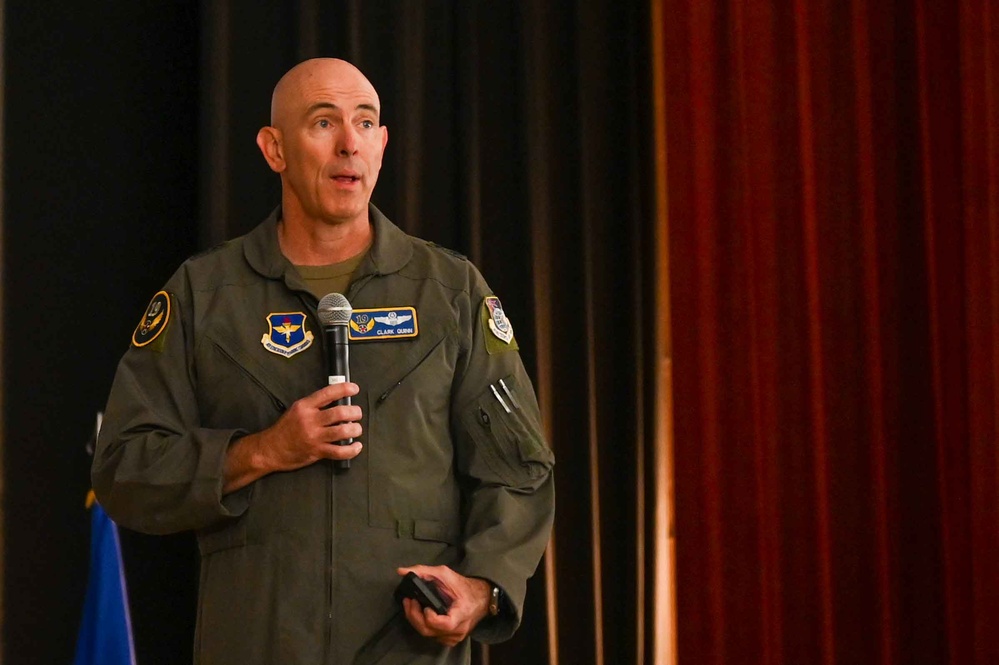 19th AF command team connects with Altus AFB Airmen