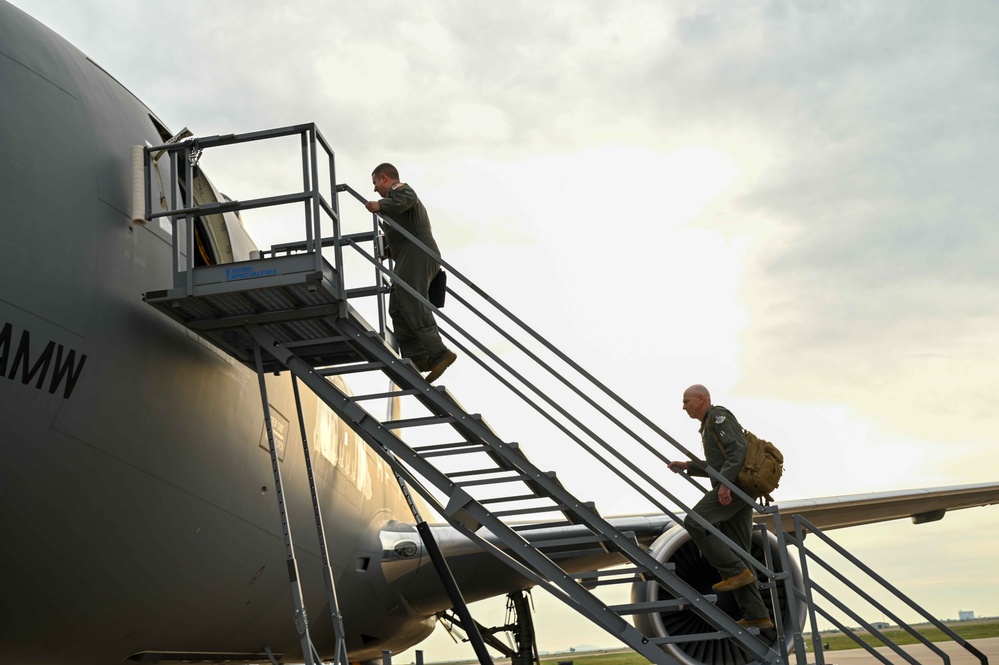 19th AF command team connects with Altus AFB Airmen