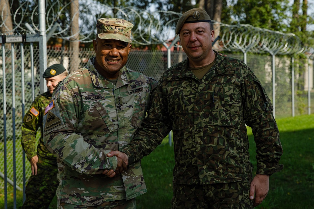 DVIDS - Images - U.S. Army Europe and Africa commander visits Task ...