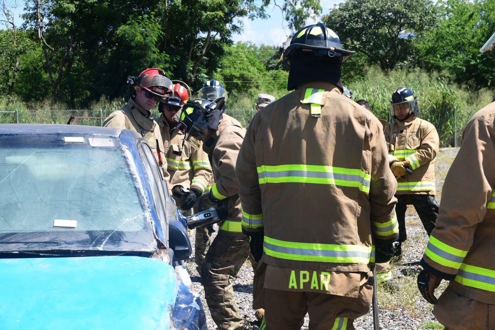 CENTAM SMOKE trains Central American firefighters