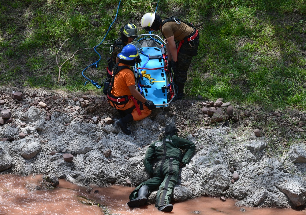 CENTAM SMOKE trains Central American firefighters