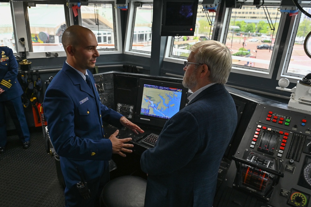 US Coast Guard Cutter Forward hosts Pacific Islands Forum leaders