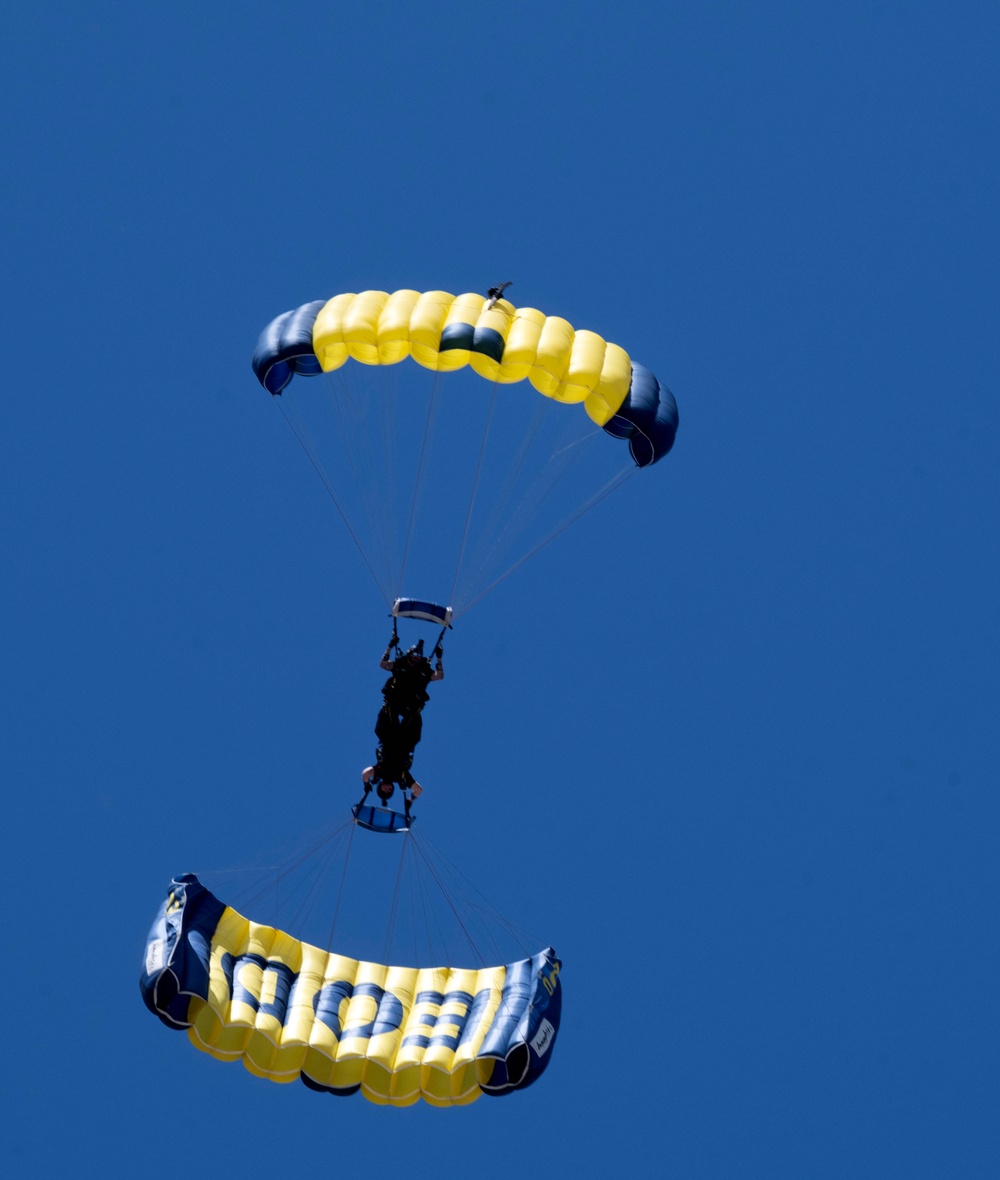 Navy Leap Frogs Jump into Pacific Airshow 2023