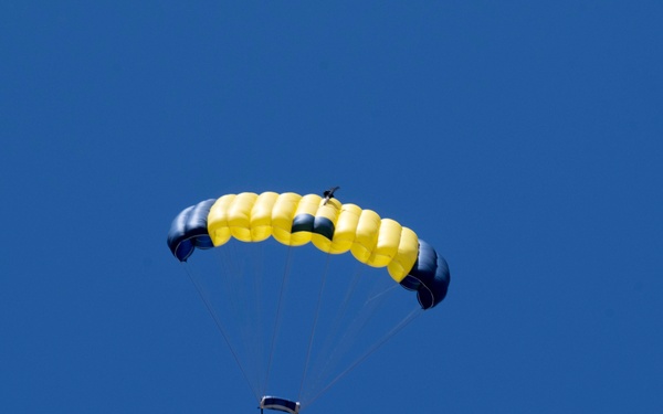 Navy Leap Frogs Jump into Pacific Airshow 2023