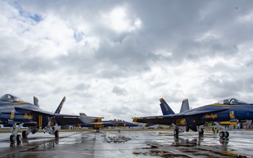 US Navy Blue Angels in Portland, Oregon