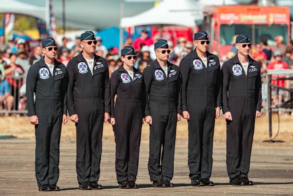 Thunderbirds kick off California airshows in style