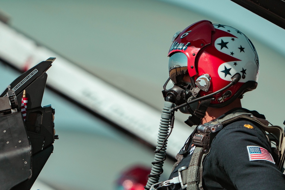 Thunderbirds kick off California airshows in style