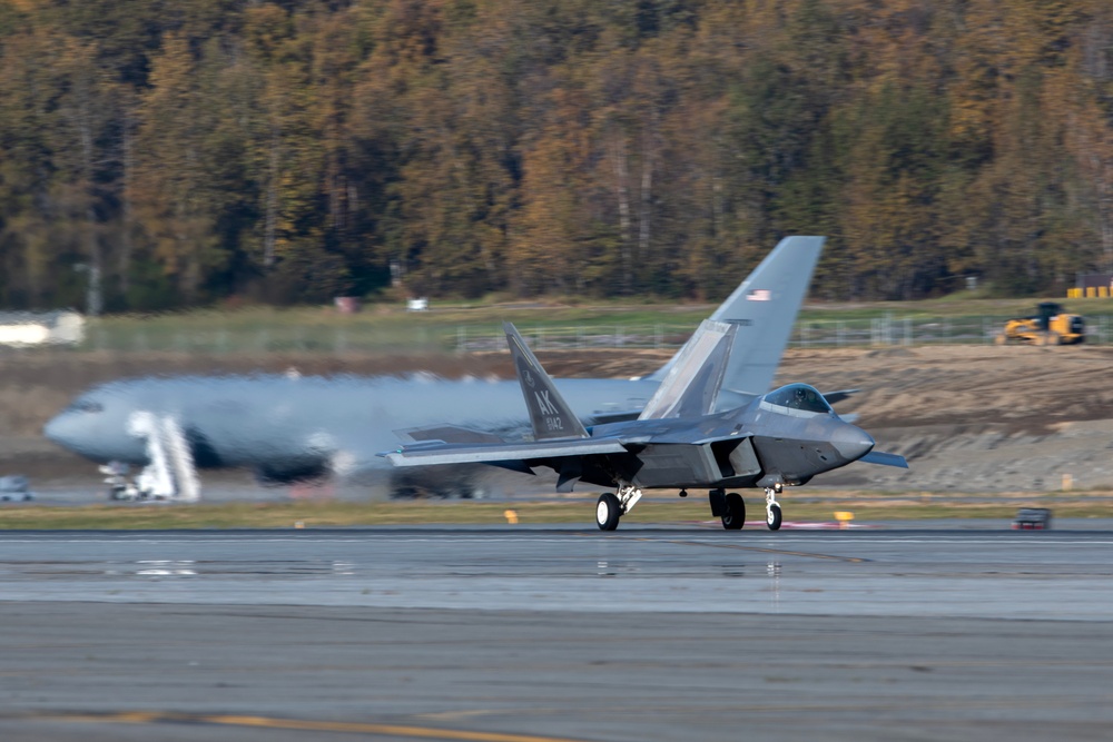 Alaska F-22 Raptors support Global Strike Task Force