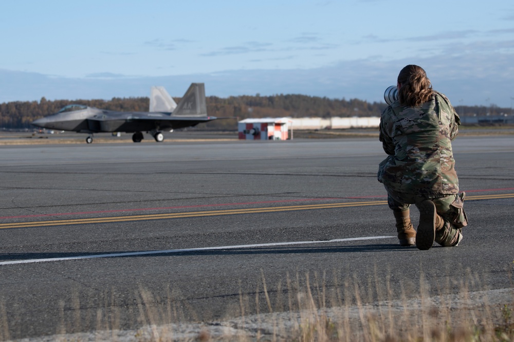 Alaska F-22 Raptors support Global Strike Task Force