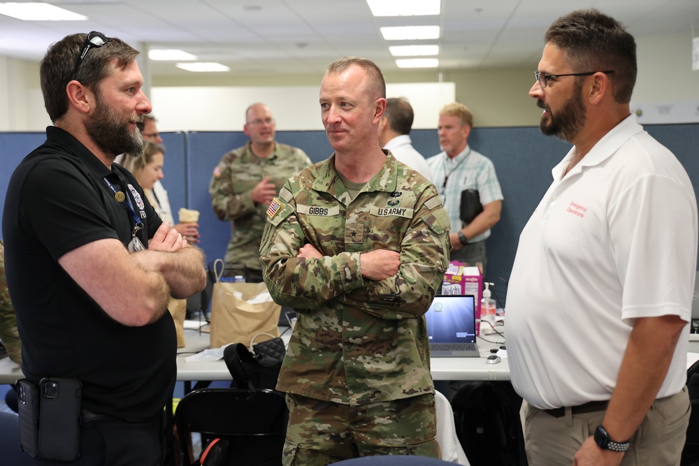 USACE Pacific Ocean Division leaders meet with Emergency Support Function 3 team