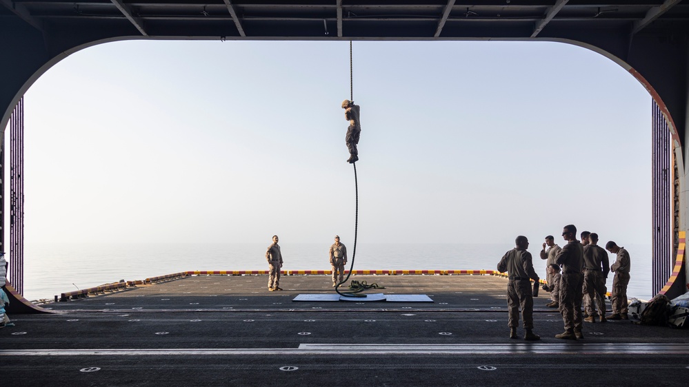 26th MEU(SOC) Marines Conduct Fast Roping aboard the USS Bataan