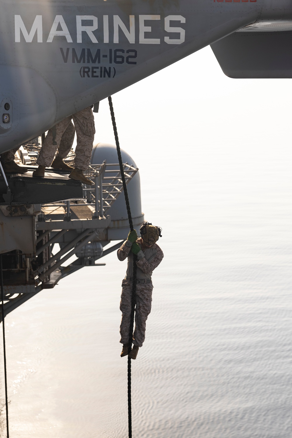 26th MEU(SOC) Marines Conduct Fast Roping aboard the USS Bataan