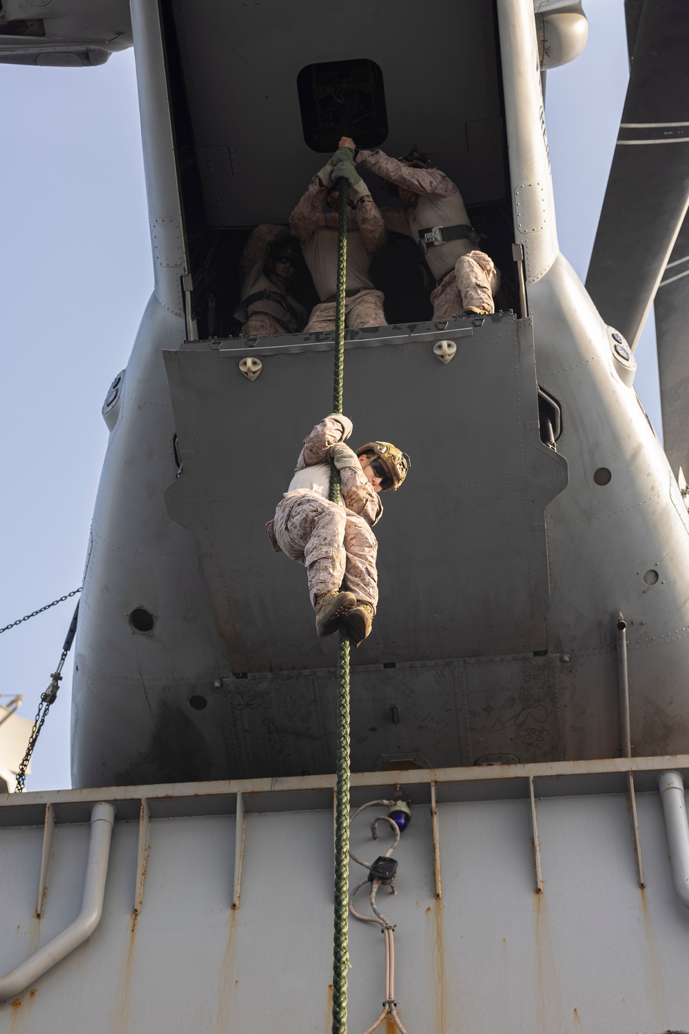 26th MEU(SOC) Marines Conduct Fast Roping aboard the USS Bataan