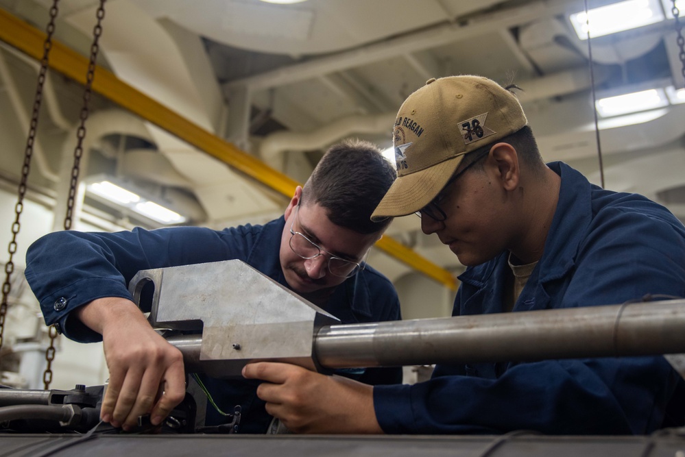 USS Ronald Reagan (CVN 76) conduct engine maintenance