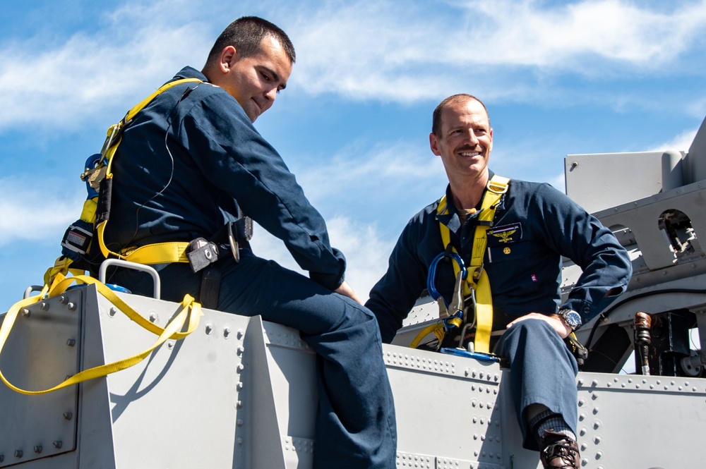 USS Ronald Reagan (CVN 76) Sailors conduct maintenance while working aloft