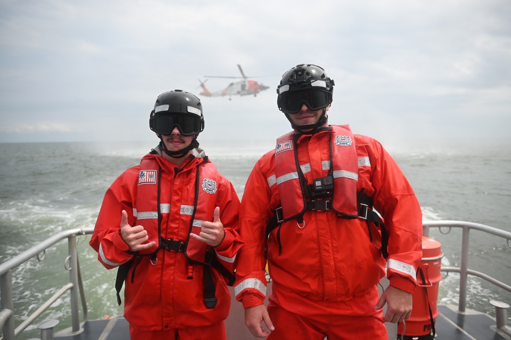 Coast Guard Station Milford Haven conducts hoist training with Air Station Elizabeth City