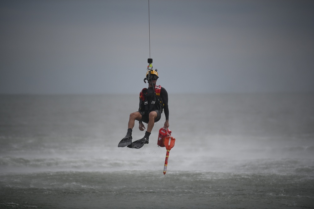 Coast Guard Station Milford Haven conducts hoist training with Air Station Elizabeth City