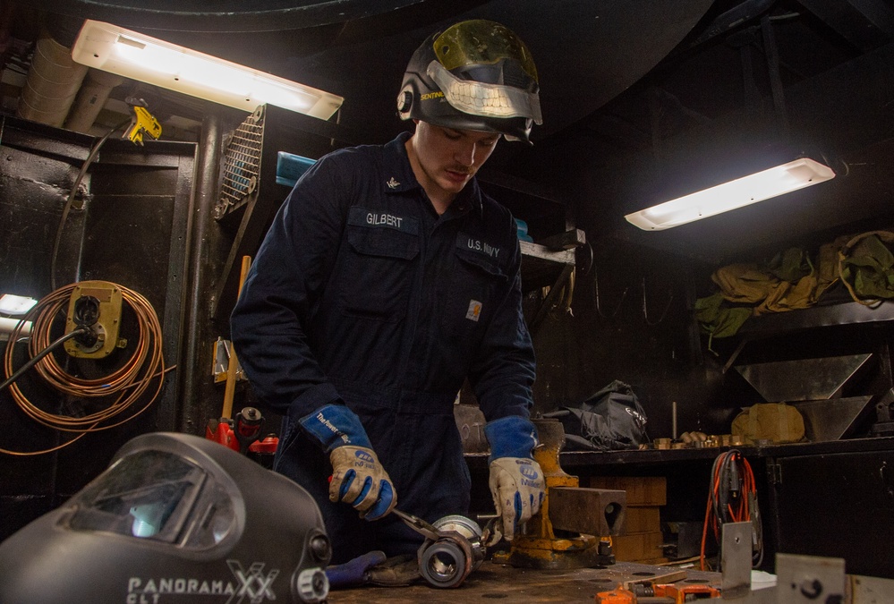 USS Ronald Reagan (CVN 76) Sailor braises piping