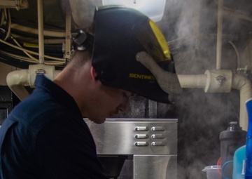 USS Ronald Reagan (CVN 76) Sailor braises piping