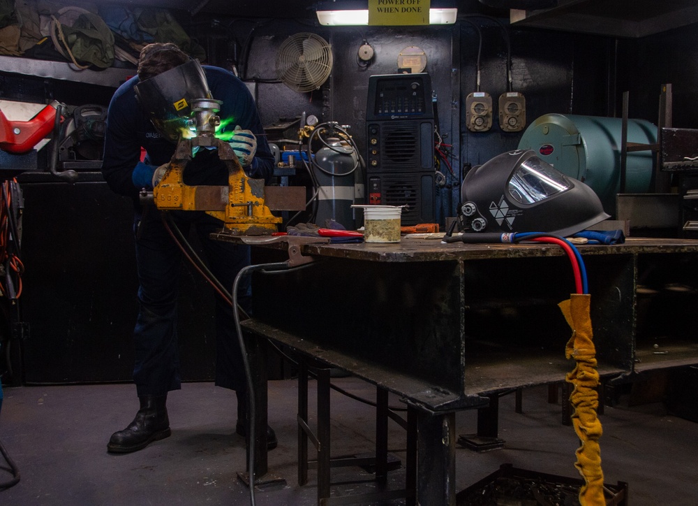 USS Ronald Reagan (CVN 76) Sailor braises piping
