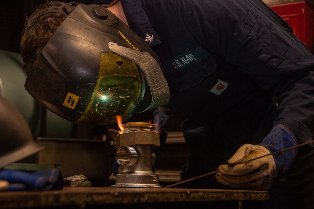 USS Ronald Reagan (CVN 76) Sailor braises piping