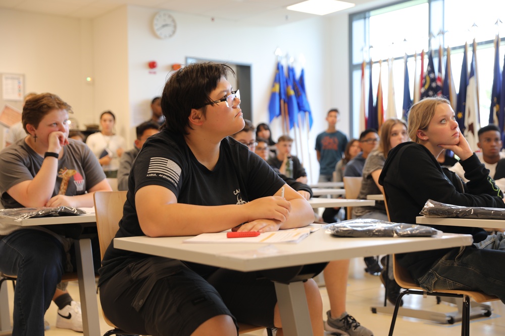 7th MSC talks Army Reserve Careers with KHS JROTC