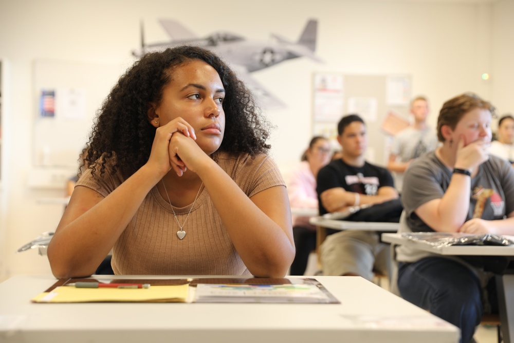 7th MSC talks Army Reserve Careers with KHS JROTC