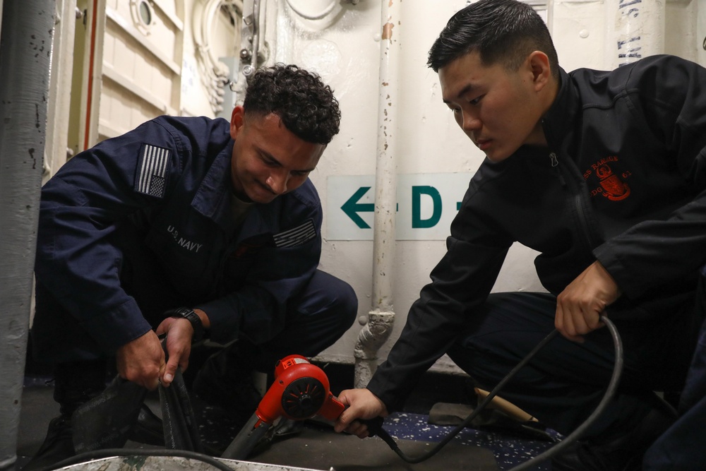 Ramage Sailors Perform Maintenance