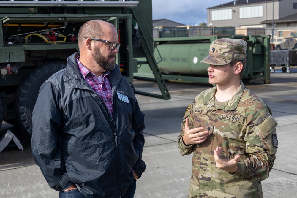 Members of Bethel School District Visit 555th Engineer Brigade