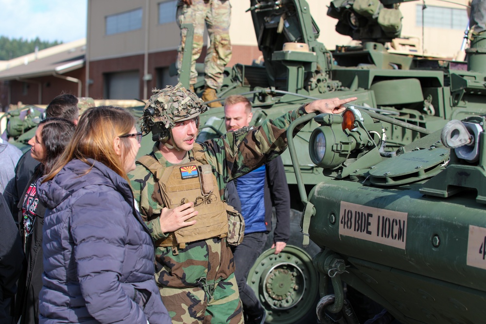 Members of Bethel School District Visit 555th Engineer Brigade